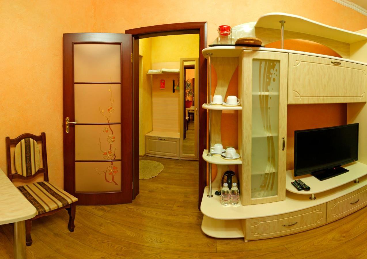 De Luxe Hotel Khmil'nyk Bagian luar foto