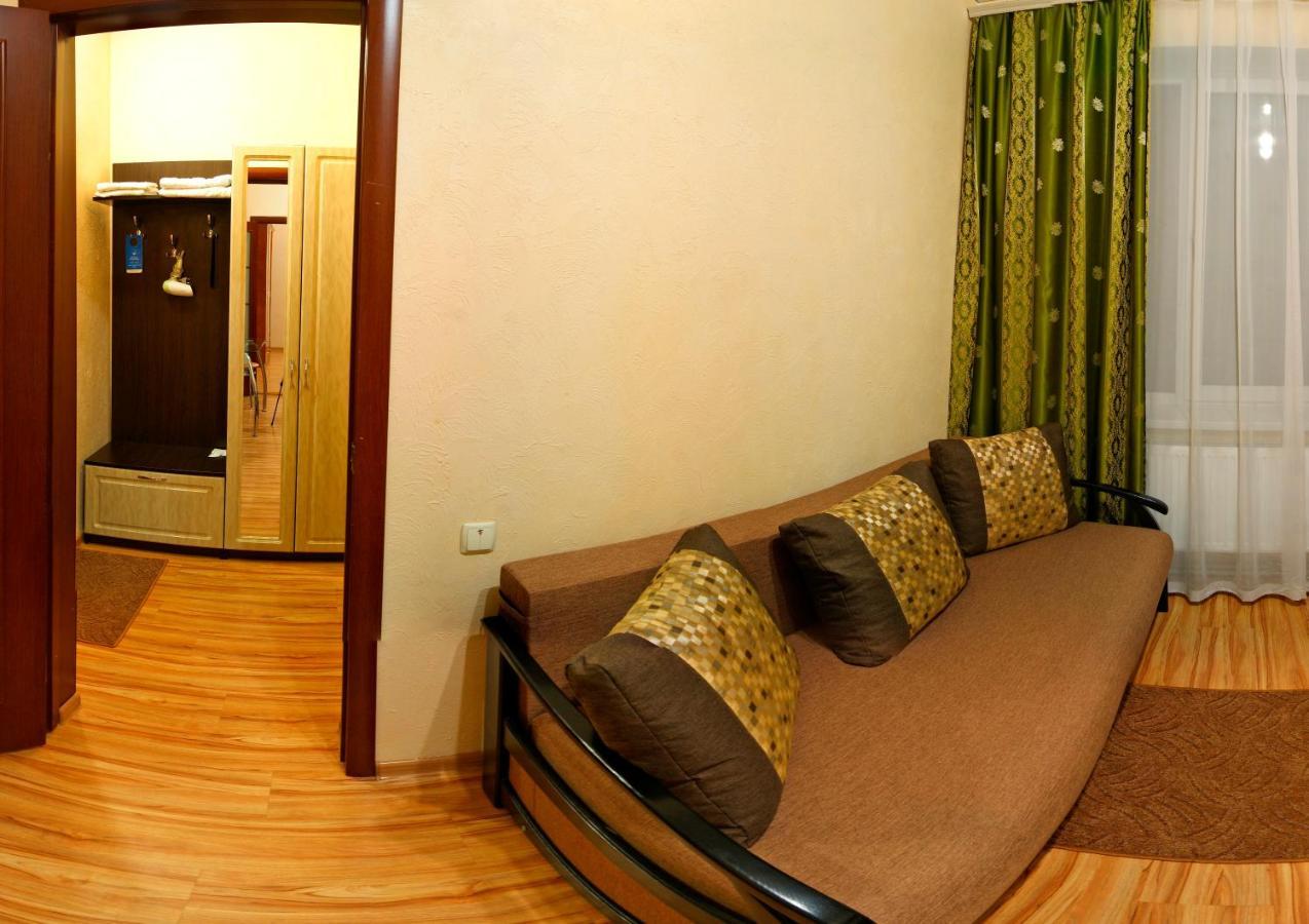De Luxe Hotel Khmil'nyk Bagian luar foto