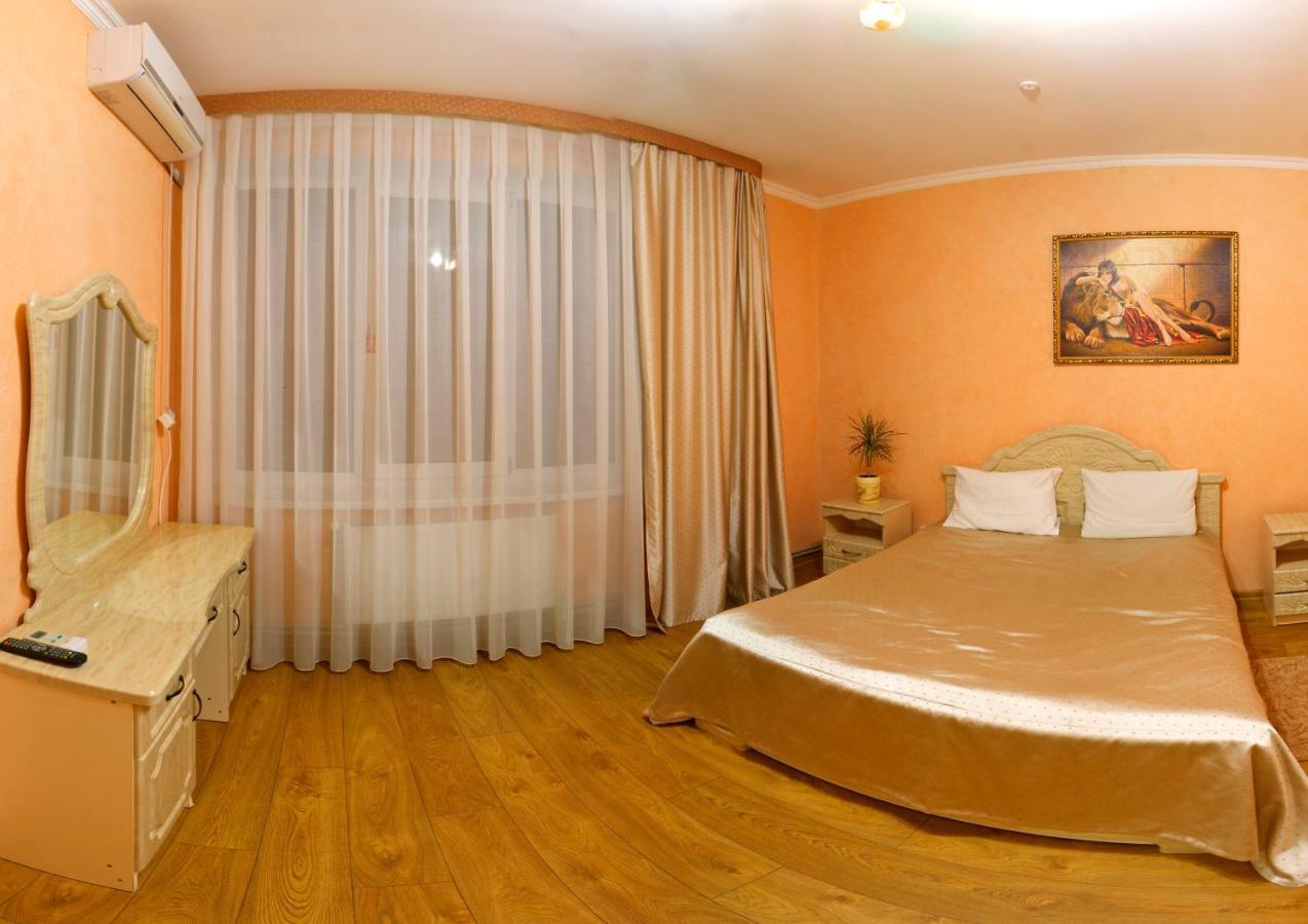 De Luxe Hotel Khmil'nyk Bagian luar foto