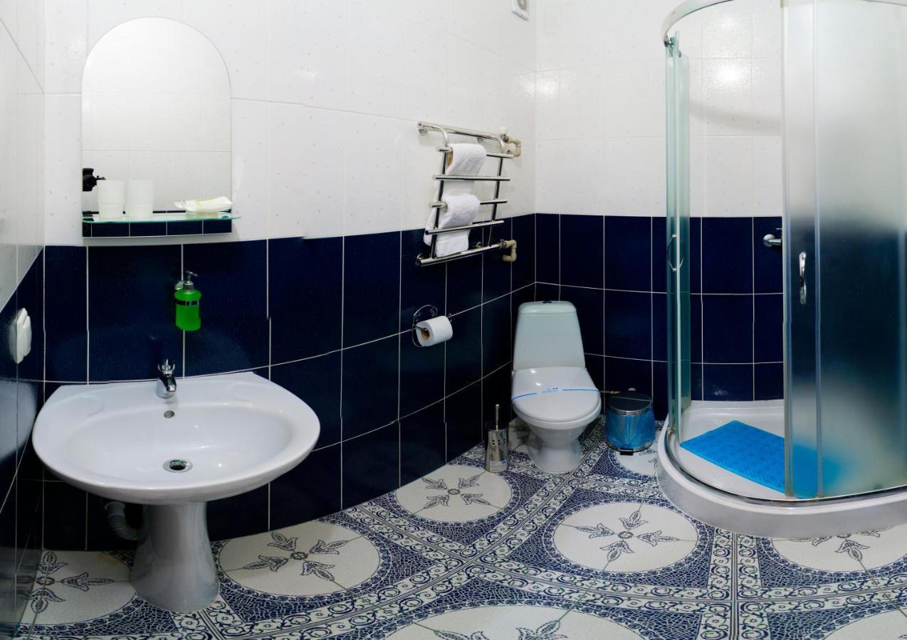 De Luxe Hotel Khmil'nyk Bagian luar foto