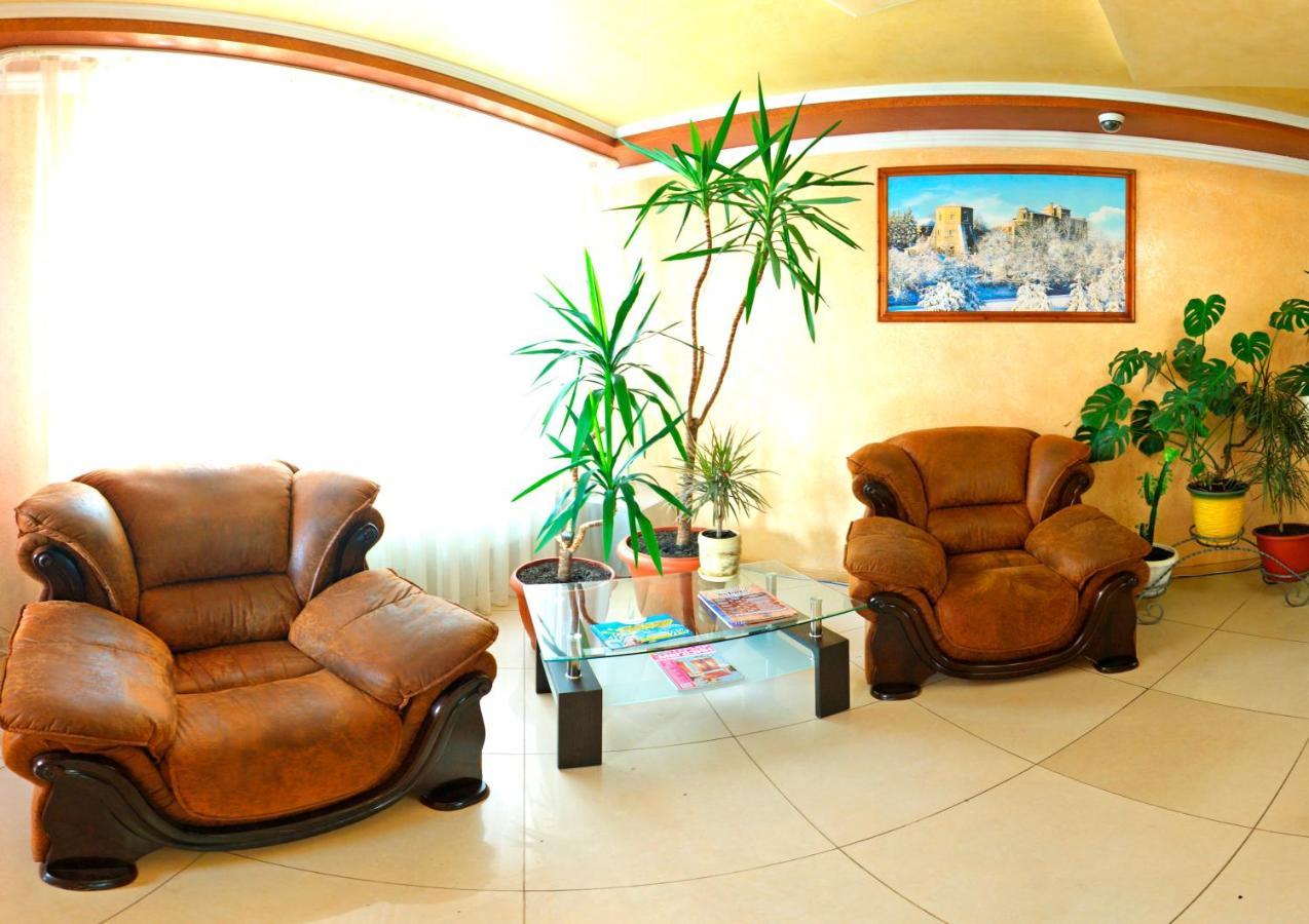 De Luxe Hotel Khmil'nyk Bagian luar foto