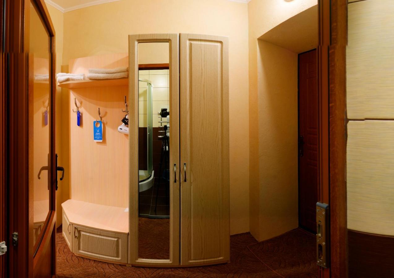 De Luxe Hotel Khmil'nyk Bagian luar foto